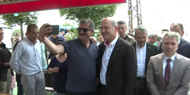 Bakan Soylu, Esenyurt'ta selden etkilenen bölgede inceleme yaptı