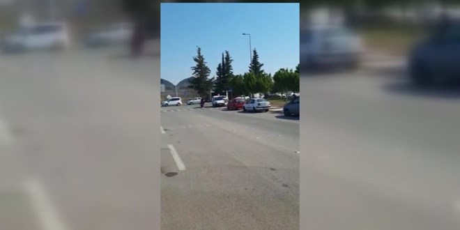 Antalya'da sınava geç kalan adayları polis ekipleri yetiştirdi