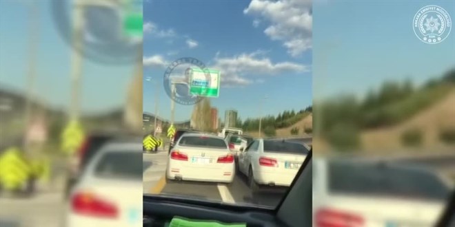 Ankara'da ambulansa yol vermeyen 10 sürücüye ceza uygulandı