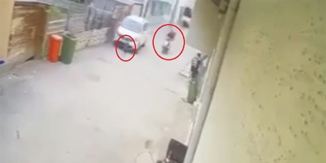Kahraman moto kurye küçük çocuğa çarpmamak için kendi canını hiçe saydı