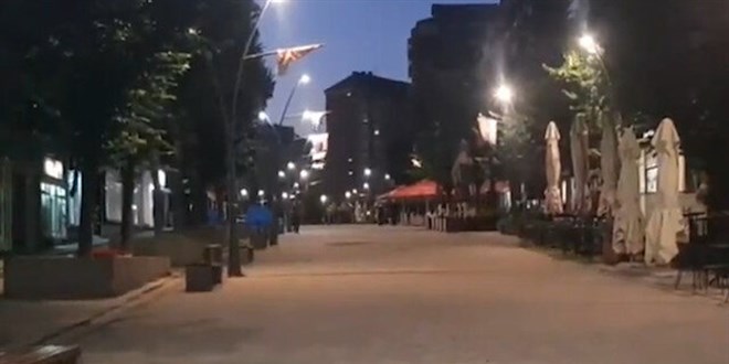 Kosova-Sırbistan gerginliğine neden olan kararın ertelenmesinin ardından Mitrovica'da sessizlik hakim