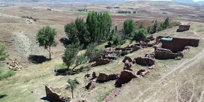 'Gizemli köy'de define talanı