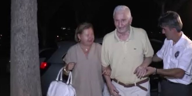 �evik Bir, cezaevinden ��k�p Bodrum'daki yazl���na geldi