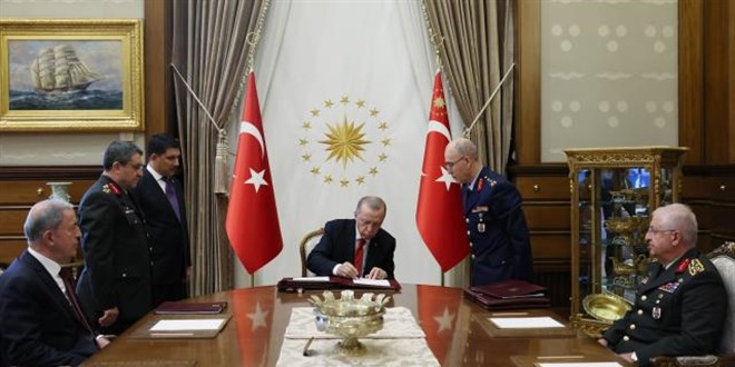 YAŞ'ta 40 general ve amiralin görev süreleri bir yıl uzatıldı