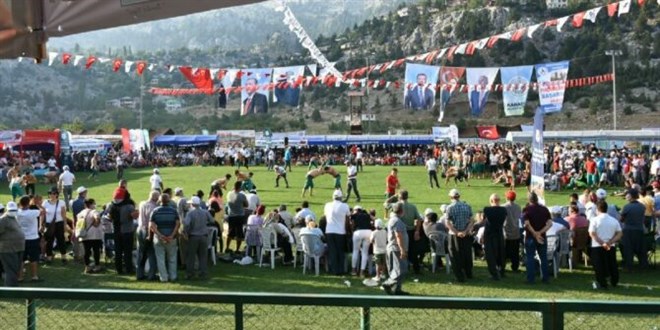 Karaisalı Belediyesi 'şaibe' iddiaları nedeniyle altın kemeri askıya aldı
