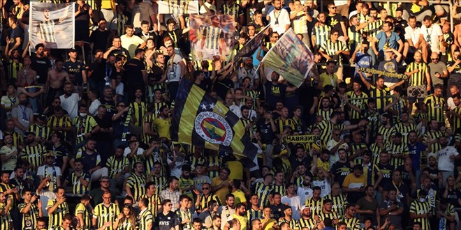 UEFA'dan Fenerbahçe'ye 'Putin' tezahüratı cezası