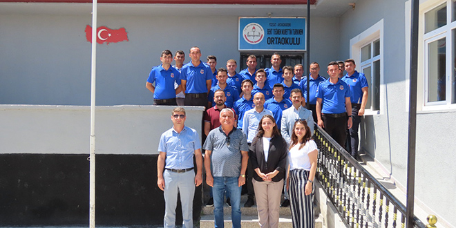 İnfaz koruma memurları köy okulunu onardı