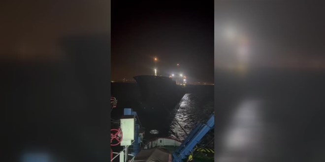 İstanbul Boğazı'nda arızalanan kargo gemisi Ahırkapı'ya demirletildi