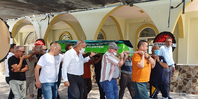 Seslendirme sanatçısı Sungun Babacan, Balıkesir'de son yolculuğuna uğurlandı