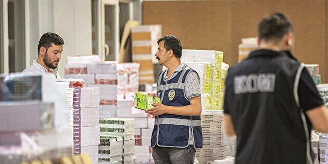 Ertelenen KPSS sınavının kitapçıkları da inceleniyor