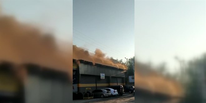 Adıyaman Küçük Sanayi Sitesi'nde çıkan yangına müdahale eden itfaiye eri yaralandı