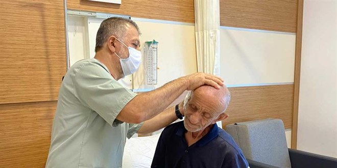 Duymayınca doktora gitti, ameliyatta kulağından çıkanlar şok etti