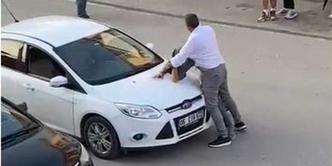 Yol verme tartışması yüzünden kavga ettiği kişiyi kanlar içerisinde bıraktı