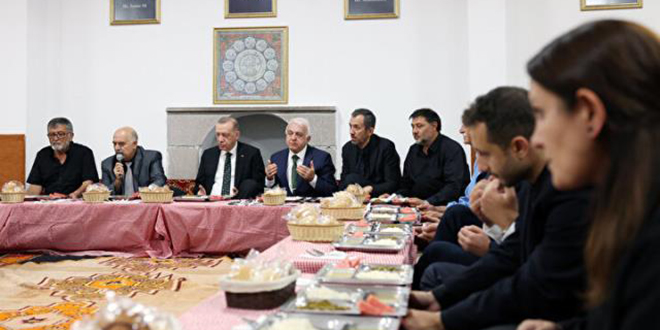 Erdoğan'dan 15 yıl sonra bir ilk! Alevi dedeleriyle cemevinde buluştu