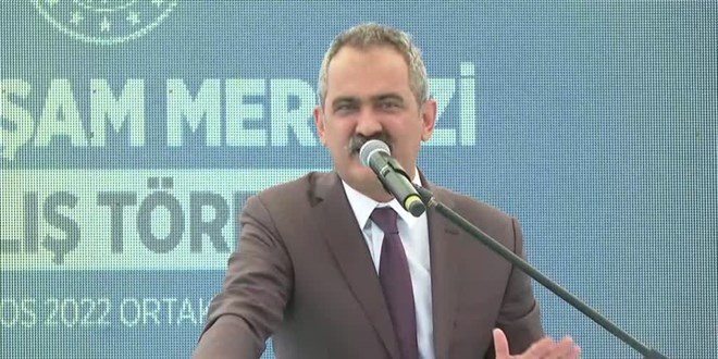 Bakan Özer: Tüm yardımcı kaynakları da ücretsiz olarak dağıtacağız