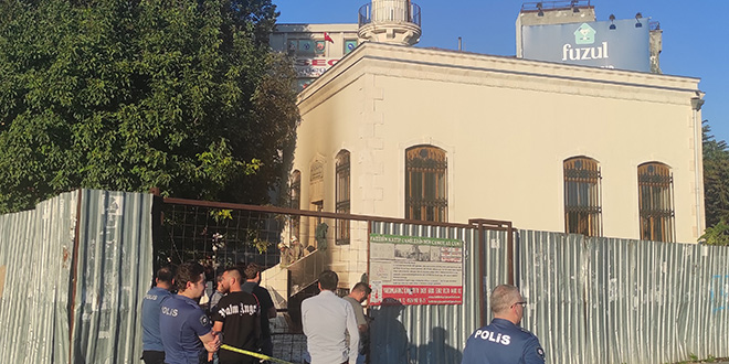 İstanbul'da tarihi camide yangın