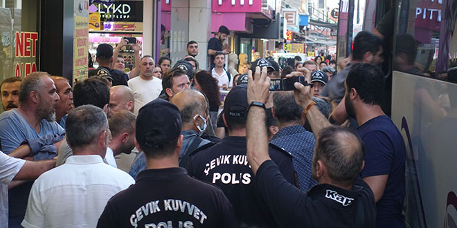 Etkisiz hale getirilen teröristi anmak isteyen 20 kişi gözaltına alındı