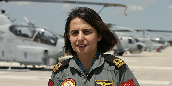 Deniz Hava Komutanlığının tek kadın pilotu Hatice Yüzbaşı