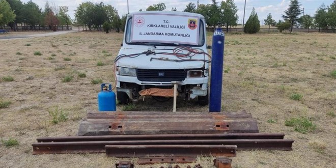 250 bin liralık tren raylarını çaldılar