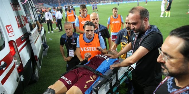 Trabzonspor'un kanat oyuncusu Visca'nın kolu kırıldı