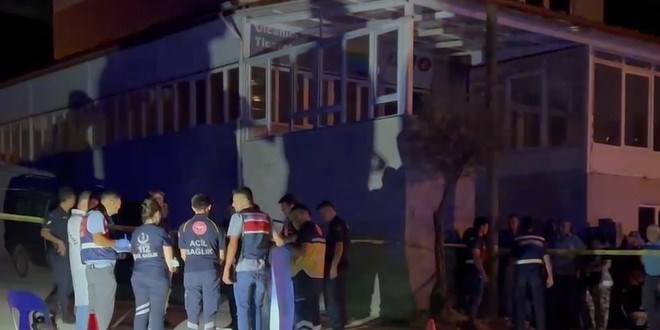 Boşanma aşamasındaki eşini sokak ortasında silahla öldürdü