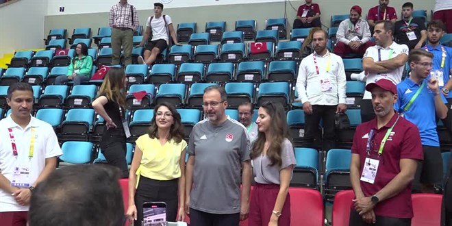 Bakan Kasapoğlu, A Milli Hentbol Takımı'nın madalya törenine katıldı