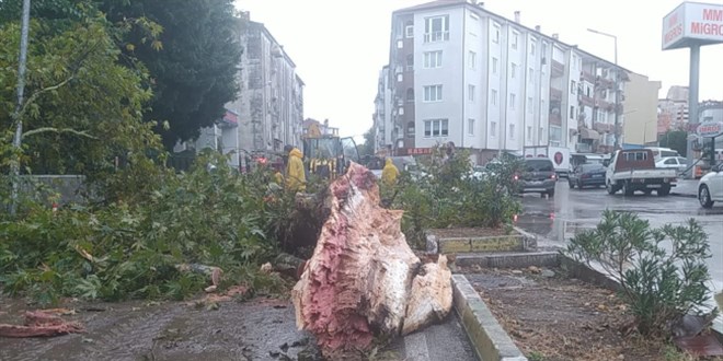 Bursa'da sa�anak: Yollar g�le d�nd�