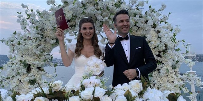 Mehmet Akif Ersoy ve Pnar Erba evlendi