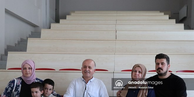 İki torun sahibi çift, aynı üniversitenin aynı bölümüne yerleşti