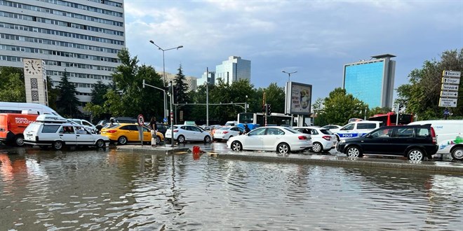 Ankara'da yarım saatte metrekareye 12 kilogram yağış düştü