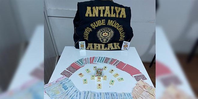 Antalya'da kumar operasyonu: 13 kişiye 23 bin lira ceza