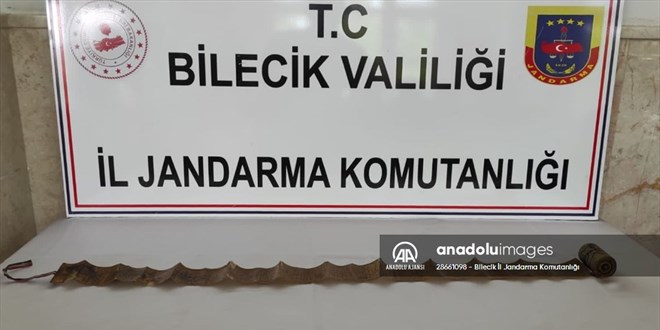 Bilecik'te yılan derisine yazılı dini eser ele geçirildi