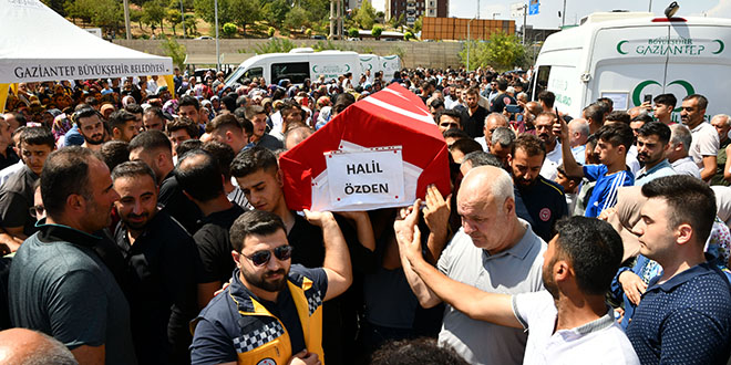 Gaziantep'teki trafik kazasında ölen sağlıkçılar ve muhabir için tören düzenlendi