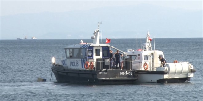 Kartal sahilinde denizde el bombası bulundu