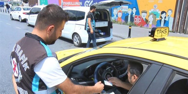 Taksi denetiminde pazarlık yapan şoför suçüstü yakalandı