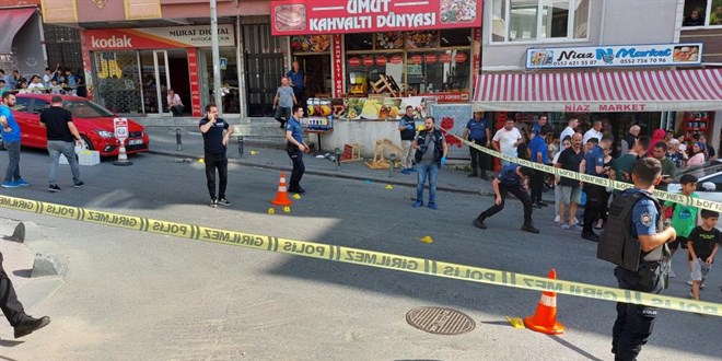 Küçükçekmece'de güpegündüz mekan taradılar: 2 ölü