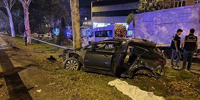 TEM Otoyolunda kaza: 5 kişi öldü 1 kişi ağır yaralandı