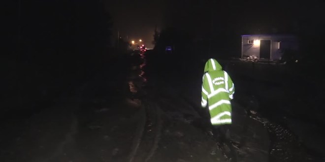 Çanakkale'de sağanak nedeniyle bir köy yolunda göçme meydana geldi