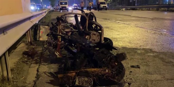 Kartal'da kamyona çarpan motosikletteki iki kişi öldü