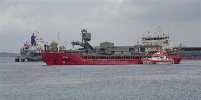 Çanakkale açıklarında karaya oturan çimento yüklü gemi kurtarıldı