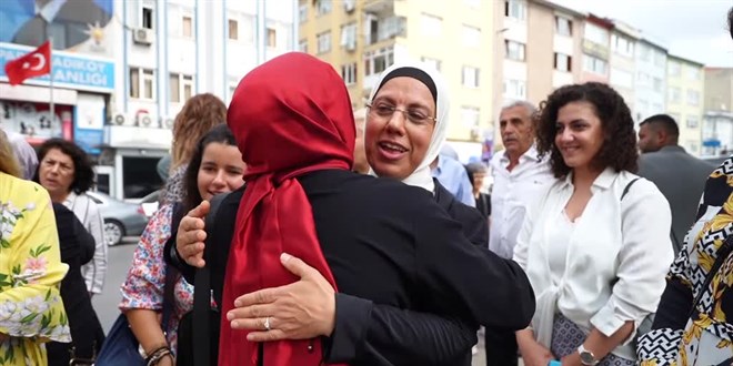 Bakanlar İstanbul'un çeşitli ilçelerinde vatandaşlarla bir araya geliyor