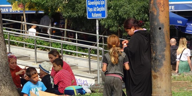 Dilencilere zabıta baskını: Çocuk dilenciler böyle yakalandı