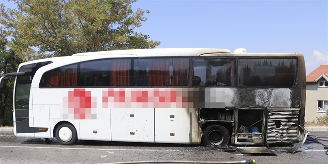 Denizli'de seyir halindeki yolcu otobüsünde yangın çıktı