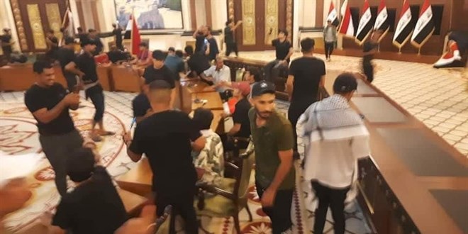 Komşu karışıyor! Sadr Grubu'nun askeri kanadı sokağa indi
