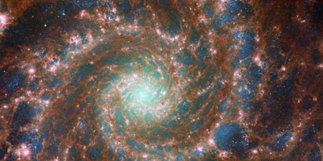 NASA, Phantom Galaksisi'nin çarpıcı yeni görüntüsünü yayınladı