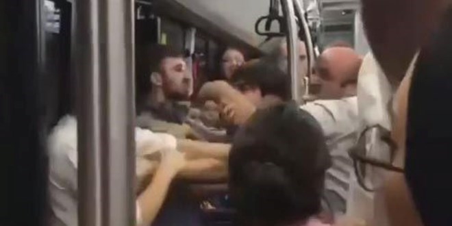 Kocaeli'de halk otobüsünde tekme tokat kavga