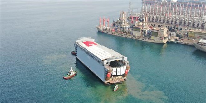 D�nyada tek: Dev denizalt� havuzu Yalova'da suya indirildi