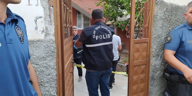Evinin bahçesinde kafasına taşla vurulan kadın öldü