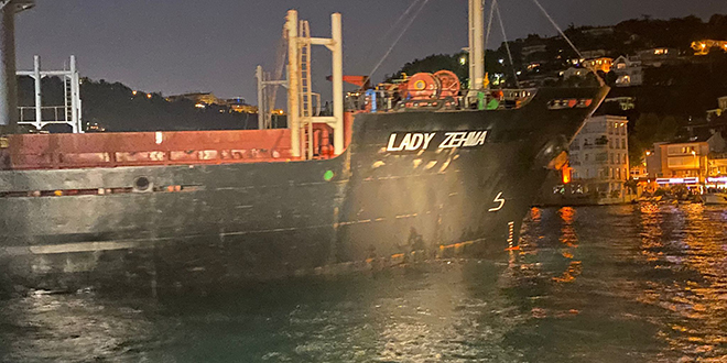 İstanbul Boğazı'nda gemi trafiği askıya alındı