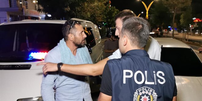 Çakarlı araçla yakalandı, 'Abartıyorsunuz, vatan haini miyim?' dedi